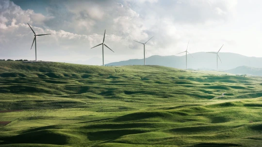 Jistota v nejisté době: pět důvodů, proč investovat do realit nebo zelené energie