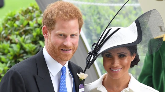Harry a&nbsp;Meghan slaví druhé výročí svatby. A&nbsp;radí světu, jak budovat moderní královskou rodinu