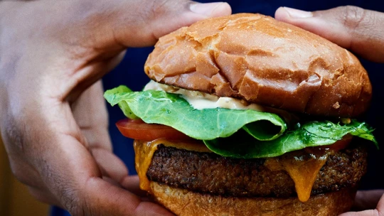 Koronakrize jako restart pro gastronomii. Ze slavné Nomy je vinný bar s&nbsp;cheeseburgerem