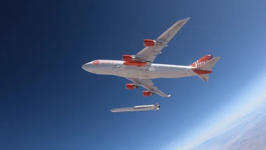 Bransonův pokus o&nbsp;vynesení rakety letadlem selhal. Co to znamená pro další orbitální byznys?