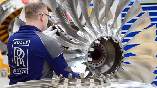 Rolls-Royce šetří. Devět tisíc zaměstnanců dostane výpověď