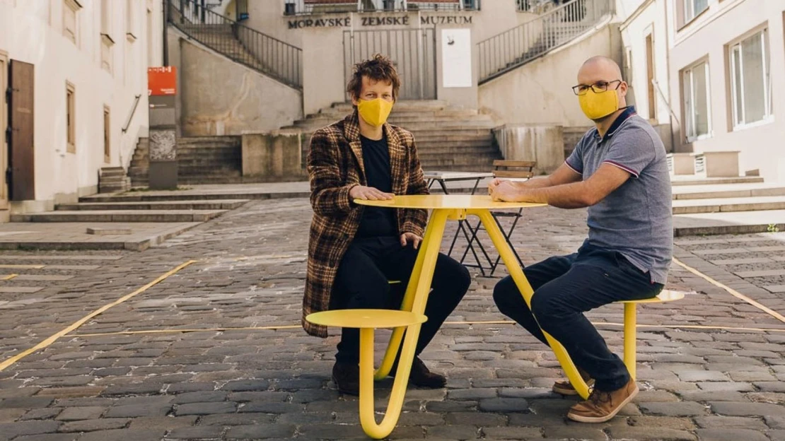 Bezpečné zóny a&nbsp;stolky by mohly oživit gastronomii, říká jeden z&nbsp;autorů projektu Gastro žije!