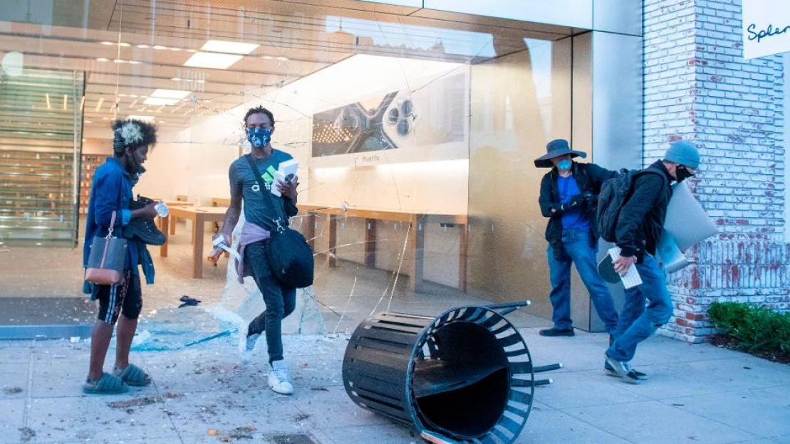 Apple varuje rabující s kradenými iPhony: Sledujeme vás