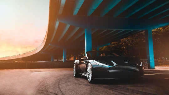 McLaren, Bentley i&nbsp;Aston Martin. Pandemie nutí luxusní automobilky propouštět ve velkém