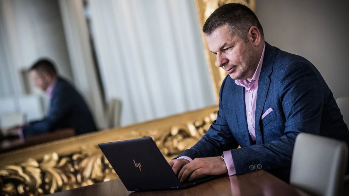 Přihlašování bez hesla i&nbsp;displej, na který cizí oči neuvidí. Jak funguje notebook s&nbsp;unikátním zabezpečením