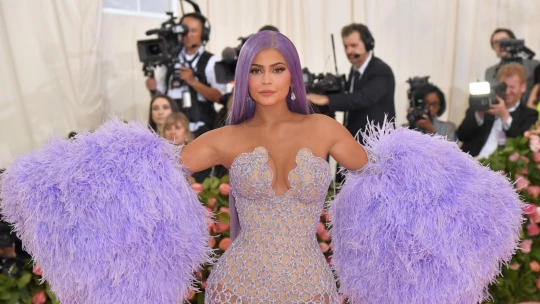 První navzdory podvodu. Kylie Jenner je nejbohatší celebritou světa