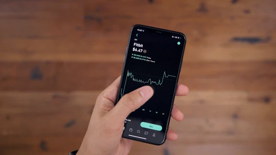 Další žaloba na Robinhood. Rodiče mladého investora viní platformu ze smrti syna