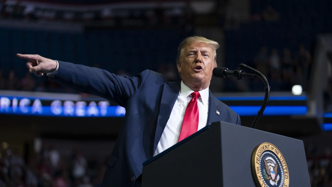 Trump slaví Den nezávislosti velkou přehlídkou. Podle úřadů je to nebezpečné