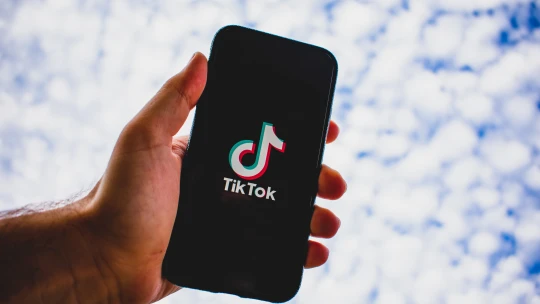 Dotikáno. TikTok zažívá špatný měsíc, zakázali jej v&nbsp;Indii i&nbsp;Hongkongu