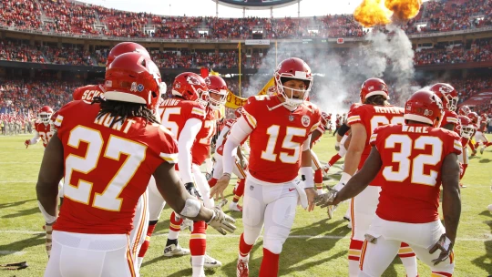 Největší smlouva v&nbsp;historii sportu. Fenomenální quarterback Mahomes si vydělá 12 miliard korun