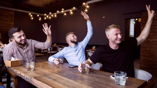 Na ministryni Schillerovou mávají lidé z plných hospod. Ekonomiku už vypínat nechce