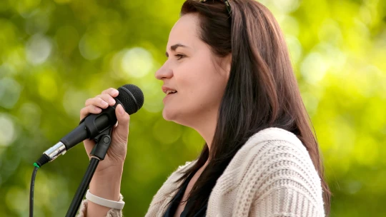 Z ženy v domácnosti vůdkyní běloruské opozice. Nečekaná success story Svjatlany Cichanouské