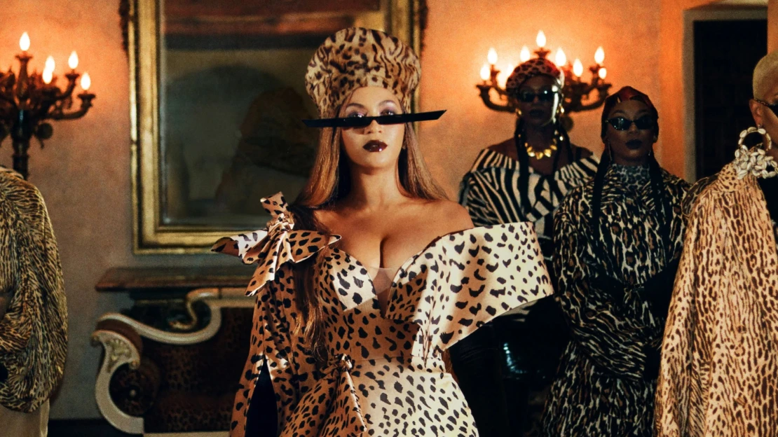 Módní událost i&nbsp;výzva k&nbsp;revoluci. Beyoncé představila další odvážný videoklip