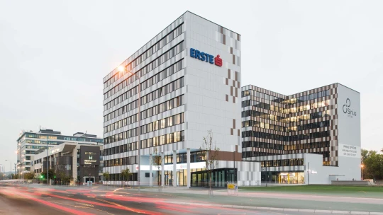 Erste v&nbsp;roce 2020: Čistý zisk bankovní skupiny se propadl téměř na polovinu