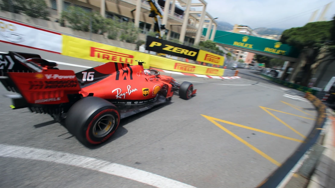 Formule&nbsp;1 tvrdě narazila, její příjmy se propadly o&nbsp;96 procent. Co ji drží nad vodou?