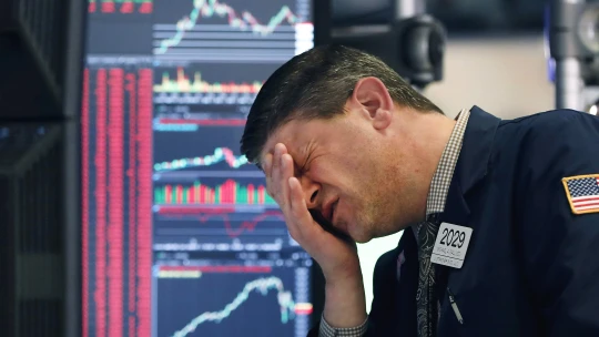 To sell or not to sell. Zdivočelý Nasdaq hlásí korekci. Co s&nbsp;akciemi?