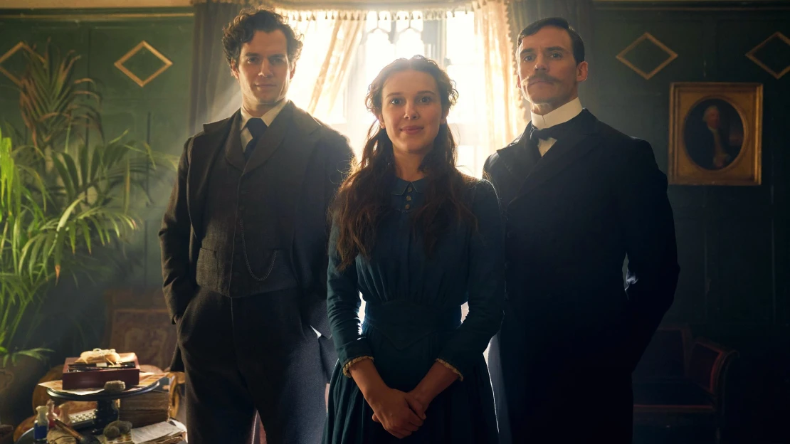 Hitchcock, ňouma Sandler i&nbsp;sestra Sherlocka Holmese. Které filmy a&nbsp;seriály vám zpříjemní říjen?