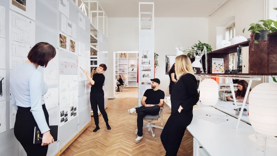 Z lihovaru coworking. Ze školy ateliéry. Kogaa mění ruiny v&nbsp;architektonické skvosty