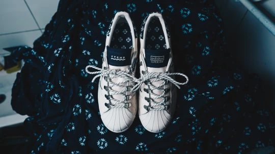 Splněný sen a modrotisk. Footshop má vlastní Adidas tenisky, jako jediný ve střední Evropě