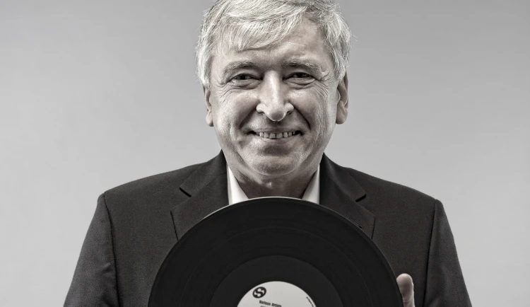 Zdeněk Pelc s vinylovou deskou