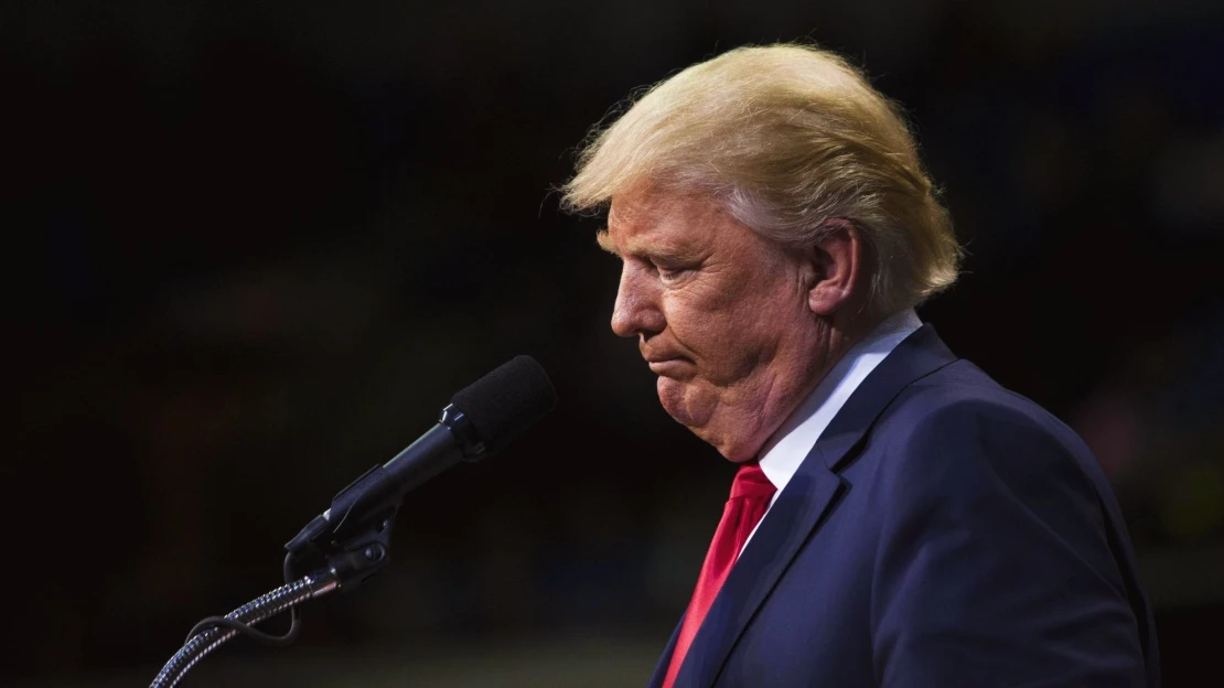 Trump se vrátil na X. Zveřejnil zamračenou fotku z&nbsp;vězení