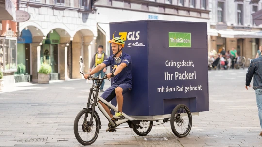 Elektrická nákladní kola chtějí vytlačit dodávky kurýrů. V&nbsp;centru Prahy budou mít depo