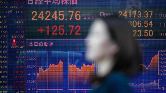 Investoři v nejistotě. Technická chyba způsobila největší výpadek burzy v Tokiu od roku 1999