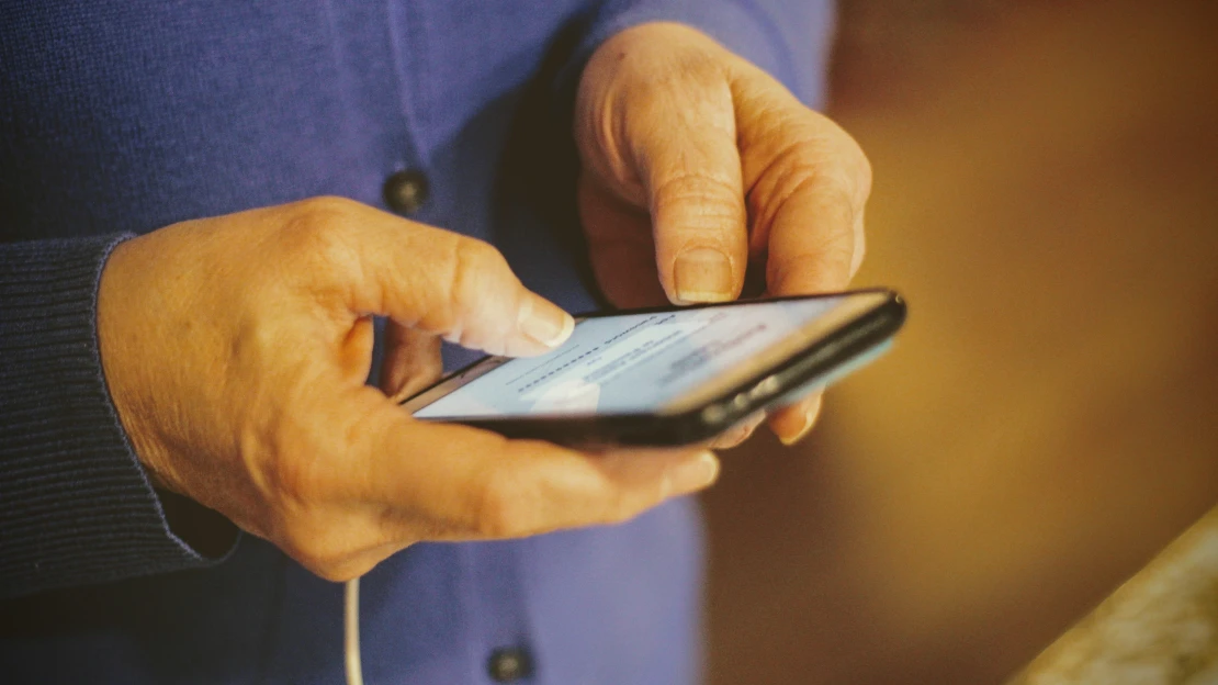 Nejen Skype a&nbsp;Záchranka. Jaké aplikace nainstalovat seniorům v&nbsp;době pandemie?