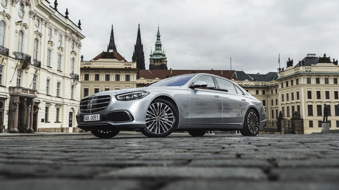 Ostatní padají, Mercedes roste. V&nbsp;Praze si odbyla premiéru nová verze luxusní třídy S