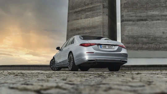 Zisk Mercedesu se ve čtvrtletí propadl o sedmdesát procent. Důvodem jsou cla a slabý prodej v Číně