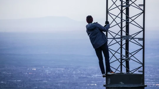 5G jede. Tuzemští operátoři už mohou začít využívat jeho frekvence