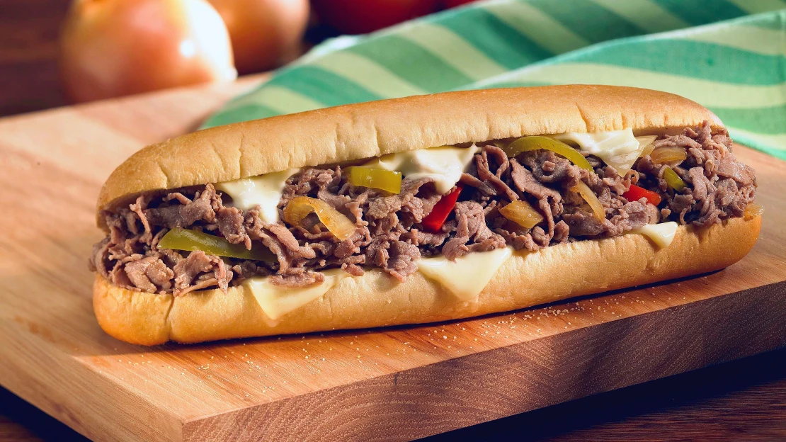 Redakční tipy do karantény: Víno, dokument a cheesesteak odvedle