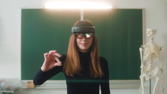 Lékaře vzdělává pomocí rozšířené reality. Teď je k&nbsp;tomu nejlepší chvíle, říká Tereza Dvořáková z&nbsp;Frusacku
