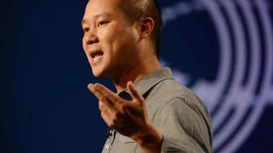 Své firmy prodal Microsoftu i&nbsp;Amazonu. Zemřel milionář, vizionář a&nbsp;filantrop Tony Hsieh