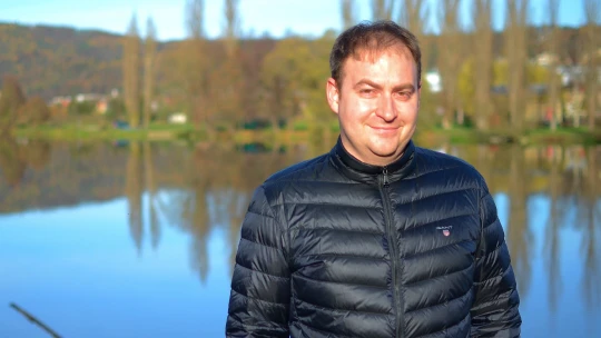 Bookmaker amerických voleb. Hlídal sázky za 140 milionů a týdny se řídil newyorským časem