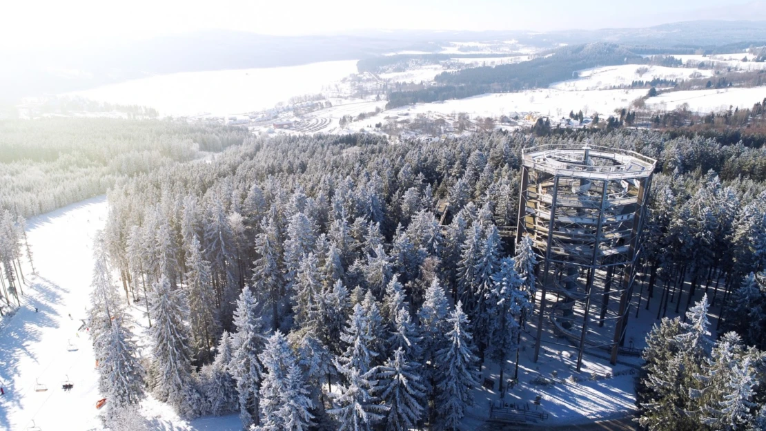 Skiareál Lipno vznikl za 550 milionů korun na zelené louce. Jeho dvojče se staví v&nbsp;Kanadě