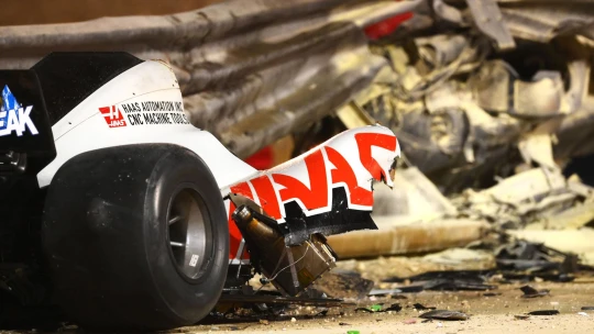 F1 šla štěstí naproti, i&nbsp;tak je ale Grosjeanovo přežití vykoupeno smrtí mnoha závodníků