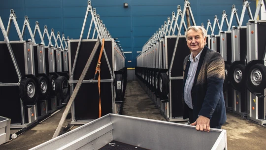 Mobilní polní kuchyně a obojživelníky pro NATO i OSN. Česká firma se svými přívěsy boduje po celém světě