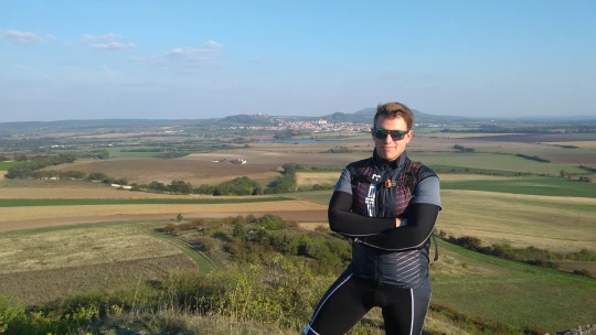 Vážil 150 kilo a&nbsp;pravidelně vyjídal ledničku. Teď tráví tisíce kilometrů na kole a&nbsp;pomáhá ostatním
