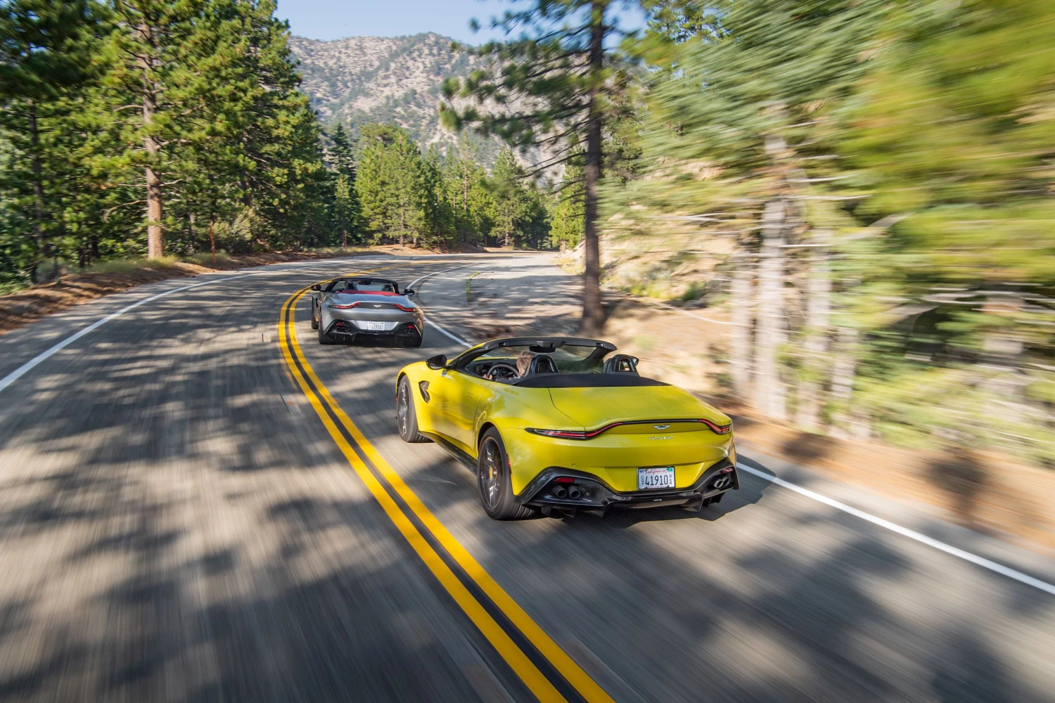 Aston Martin utržil přes miliardu liber. Britský výrobce je však stále ve ztrátě
