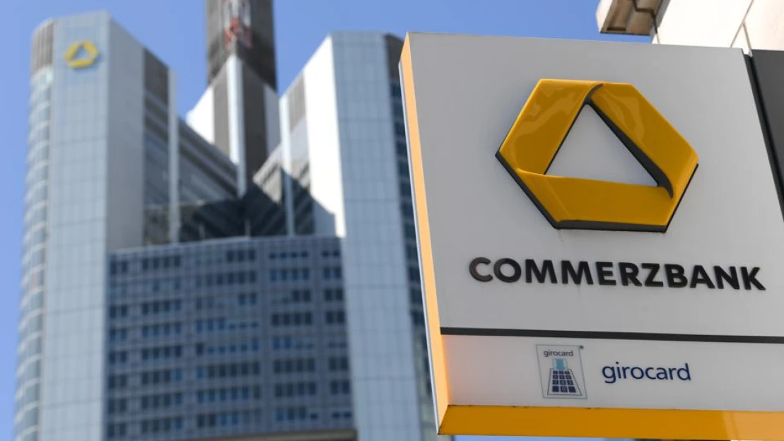 Commerzbank je za loňský rok v&nbsp;hluboké ztrátě. Plánuje zrušit 10 tisíc pracovních míst