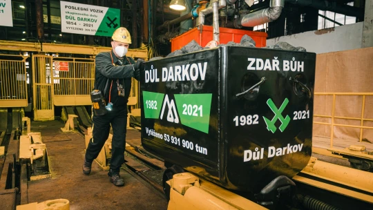 Soumrak těžby černého uhlí v Česku. Z Dolu Darkov vyjely poslední vozíky