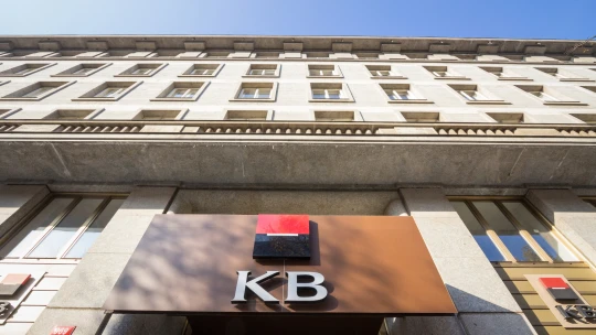 Čistý zisk Komerční banky loni vzrostl o&nbsp;37,9 procenta. Pomohlo oživení po&nbsp;pandemii