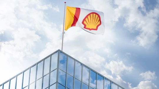 Ropný gigant Shell loni více než zdvojnásobil zisk. Vydělal rekordních 860 miliard korun