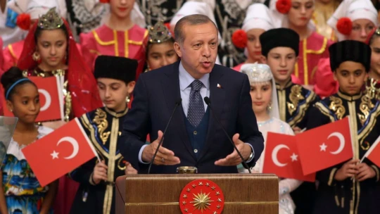 Turecko se otřásá. Erdoğan odvolal bankovního guvernéra, trhy i měna padají