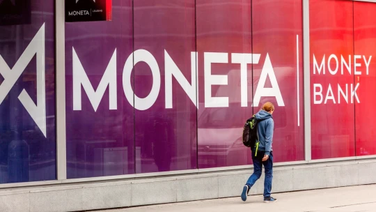 Monetě stoupl v&nbsp;pololetí zisk meziročně téměř o&nbsp;pětinu