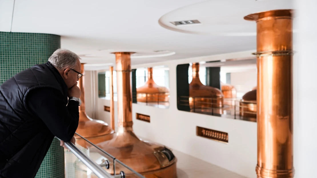 Zavřené restaurace zasadily Plzeňskému Prazdroji ránu. Zisk mu loni klesl o&nbsp;pětinu