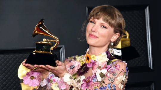 Taylor Swift kraluje Bilboard Top 200 s&nbsp;reedicí alba Red. Stejně jako před devíti lety