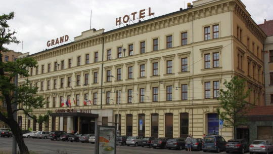 Místo, kde se psaly brněnské dějiny. Čekají hotel Grand lepší zítřky?