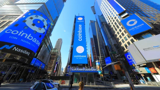 Coinbase na burze „světí“ kryptoměny. Bitcoin dorovná zlato, zní od expertů